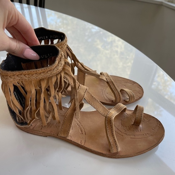 Liberty Black Prairie Leather Fringe Sandal Tan - 7.5 - Picture 1 of 5